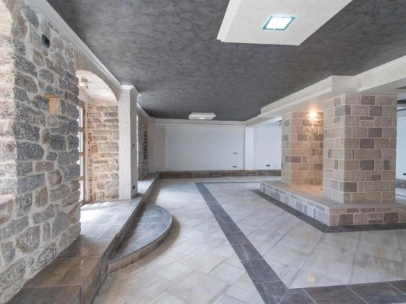 Poslovni prostor 100 m² u centru Starog grada – Herceg Novi