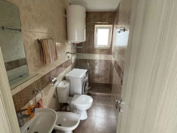 Kuća 180 m² na dva sprata sa terasom i pogledom na more – Dobra Voda, Bar