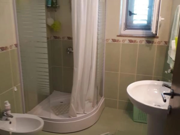 Kuća 116 m² na placu od 346 m² blizu mora – Krašići, Tivat