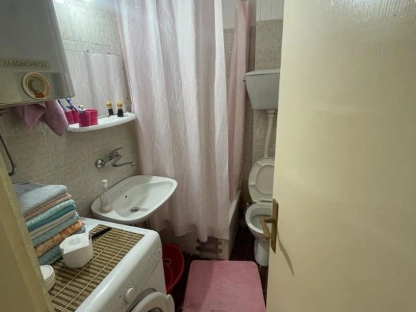 Garsonjera 24 m² sa ostavom, namještena i opremljena – Bijeli Do, Budva