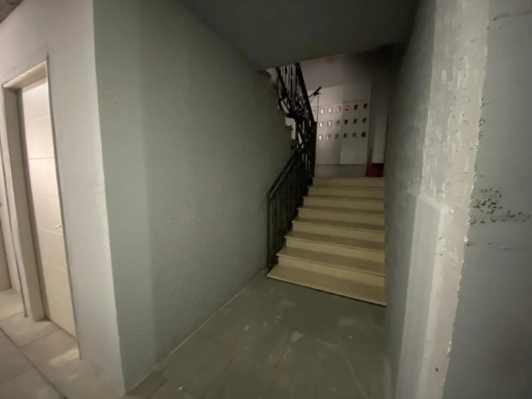 Izdavanje: Skladište 100 m² sa tri prostorije i dva ulaza – centar, Podgorica