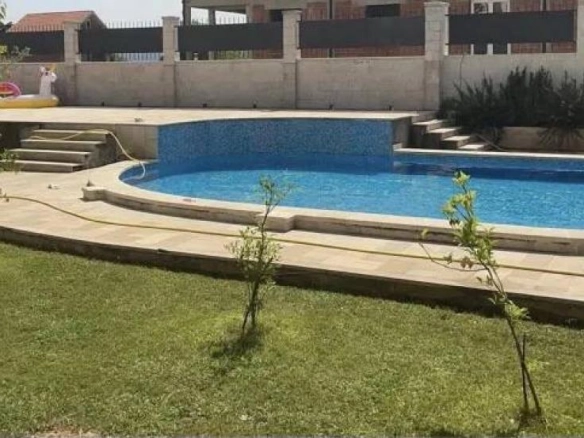 Dvosoban stan 80 m² u kompleksu sa bazenom – Kavač, Kotor