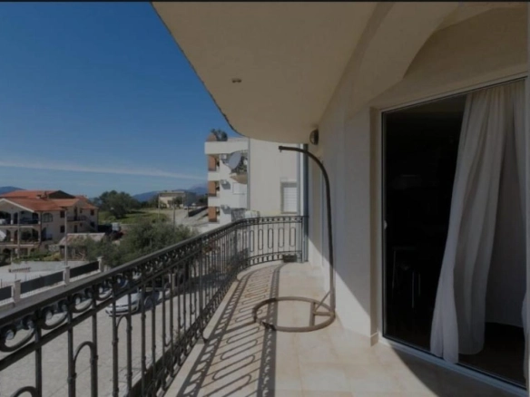 Dvosoban stan 80 m² u kompleksu sa bazenom – Kavač, Kotor