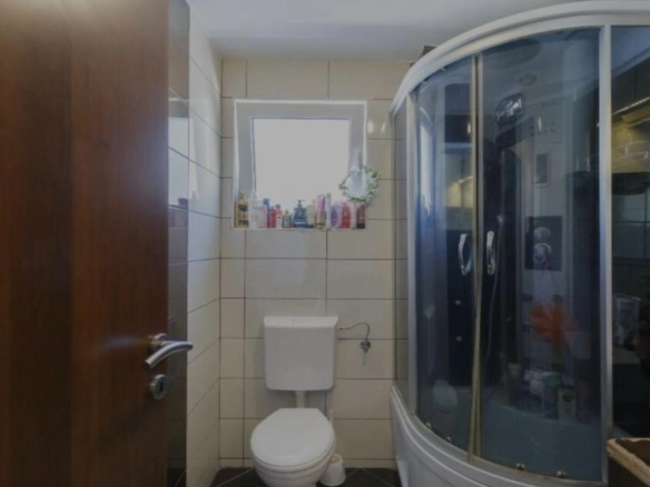 Dvosoban stan 80 m² u kompleksu sa bazenom – Kavač, Kotor
