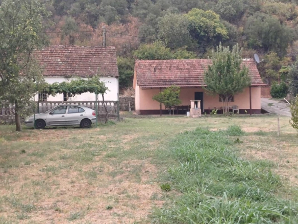 Kuća 140 m² sa pomoćnim objektom na placu od 3.600 m² – Danilovgrad