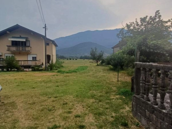 Kuća 140 m² sa pomoćnim objektom na placu od 3.600 m² – Danilovgrad