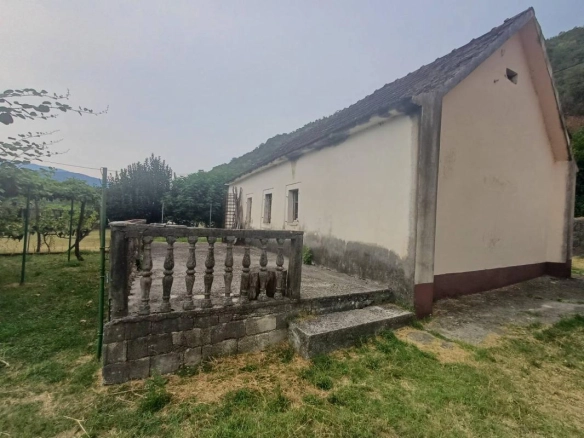 Kuća 140 m² sa pomoćnim objektom na placu od 3.600 m² – Danilovgrad