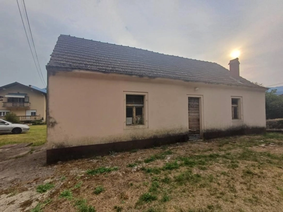 Kuća 140 m² sa pomoćnim objektom na placu od 3.600 m² – Danilovgrad