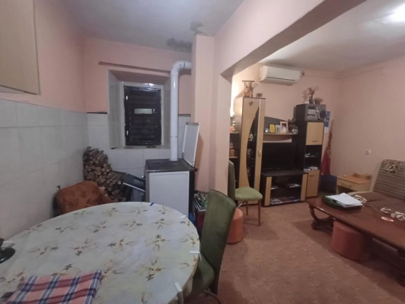 Kuća 140 m² sa pomoćnim objektom na placu od 3.600 m² – Danilovgrad