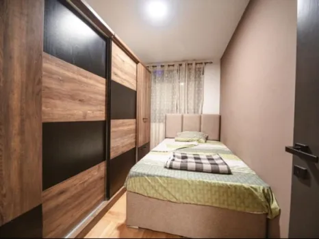 Izdavanje: Dvosoban stan 80 m² sa novim namještajem – Stari aerodom, Podgorica