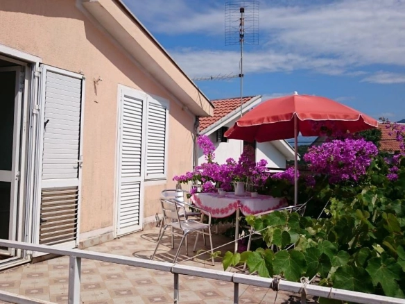 Kuća 160 m² na placu od 247 m², blizu mora – Utjeha, Bar