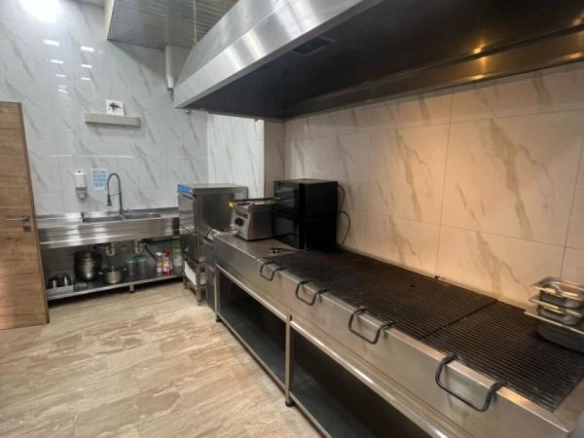 Restoran 90 m² potpuno opremljen i spreman za rad – Rozino, Budva