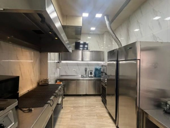 Restoran 90 m² potpuno opremljen i spreman za rad – Rozino, Budva
