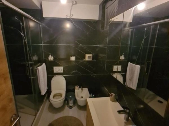 Poslovni prostor 90 m² u zgradi Nivelle, pogodan za svaku djelatnost – Budva