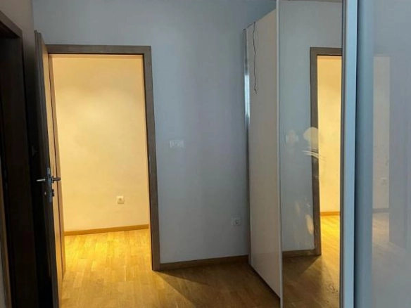 Poslovni prostor 90 m² u zgradi Nivelle, pogodan za svaku djelatnost – Budva