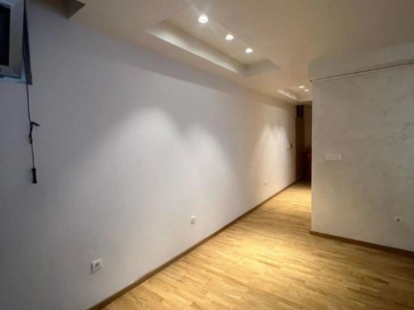 Poslovni prostor 90 m² u zgradi Nivelle, pogodan za svaku djelatnost – Budva