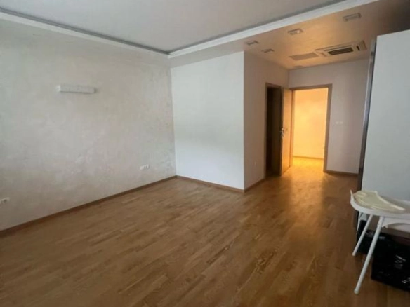 Poslovni prostor 90 m² u zgradi Nivelle, pogodan za svaku djelatnost – Budva