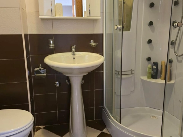 Dvosoban stan 74 m² sa pogledom na more – Petrovac, Budva