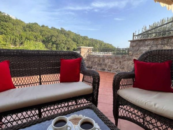 Kuća 425 m² od kamena, 150 m od mora – Reževići, Budva