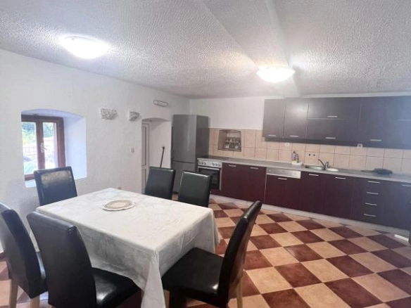 Kuća 425 m² od kamena, 150 m od mora – Reževići, Budva