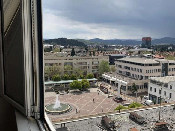 Trosoban stan 86 m² na posljednjem spratu sa pogledom na grad – Podgorica