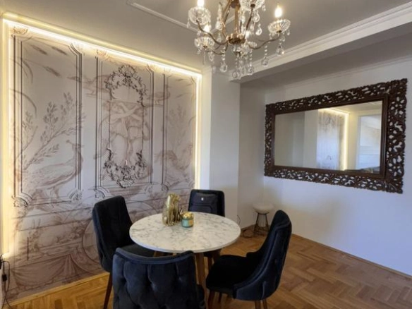 Trosoban stan 86 m² na posljednjem spratu sa pogledom na grad – Podgorica