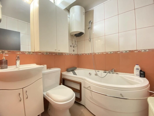 Trosoban stan 86 m² na posljednjem spratu sa pogledom na grad – Podgorica