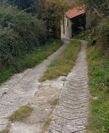 Stara kamena kuća 100 m² sa pogledom na more – Sutomore, Bar