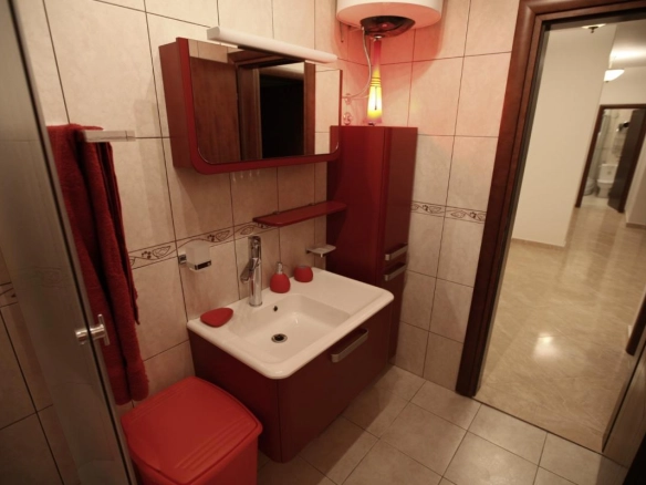 Trosoban stan 120 m² koji zauzima cijeli sprat – Herceg Novi