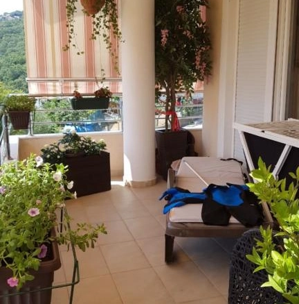 Trosoban stan 120 m² koji zauzima cijeli sprat – Herceg Novi