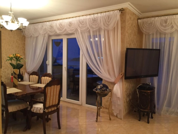 Trosoban stan 120 m² koji zauzima cijeli sprat – Herceg Novi