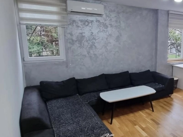 Izdavanje: Jednosoban stan 40 m² na prvom spratu – Blok 5, Podgorica