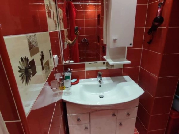 Trosoban stan 50 m² u Starom gradu sa pogledom na Trg pjesnika – Budva
