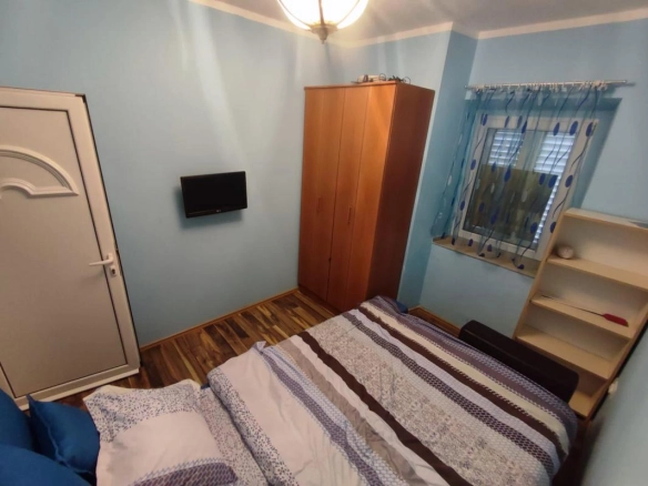 Trosoban stan 50 m² u Starom gradu sa pogledom na Trg pjesnika – Budva