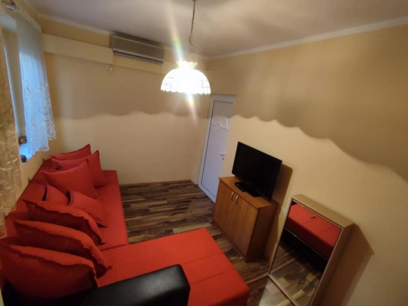 Trosoban stan 50 m² u Starom gradu sa pogledom na Trg pjesnika – Budva
