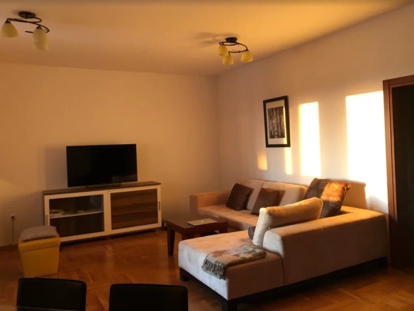 Jednosoban stan 85 m² sa pogledom na more i planine – centar, Bar