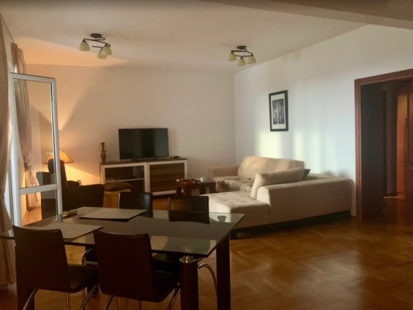 Jednosoban stan 85 m² sa pogledom na more i planine – centar, Bar