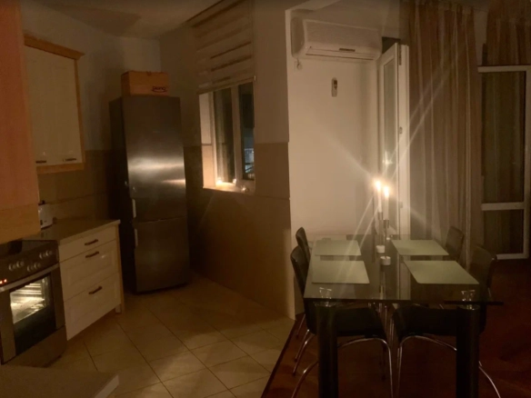 Jednosoban stan 85 m² sa pogledom na more i planine – centar, Bar