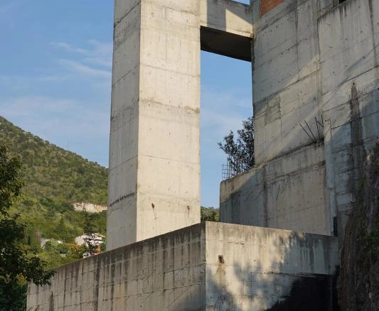 Kuća 700 m² na placu od 1500 m² sa pogledom na more – Buljarica, Budva