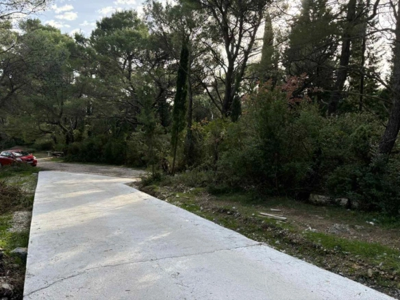 Plac 1334 m² urbanizovan, struja i voda 10 m od placa – Sušćepan, Herceg Novi
