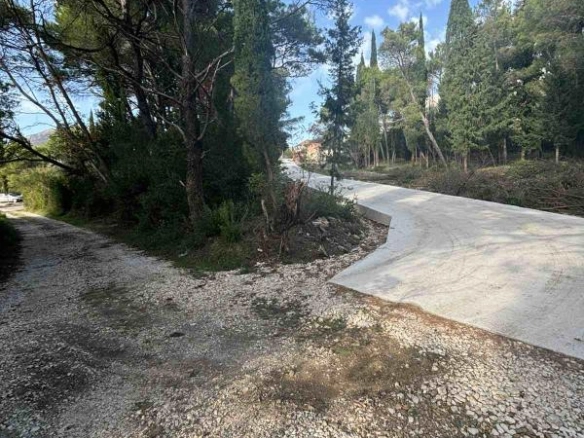 Plac 1334 m² urbanizovan, struja i voda 10 m od placa – Sušćepan, Herceg Novi