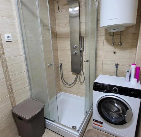 Dvosoban stan 67 m² na 200 m od mora, sa liftom – Bečići, Budva