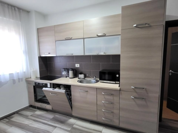 Dvosoban stan 67 m² na 200 m od mora, sa liftom – Bečići, Budva