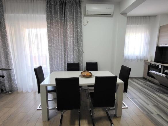 Dvosoban stan 67 m² na 200 m od mora, sa liftom – Bečići, Budva
