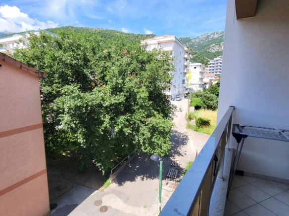 Dvosoban stan 67 m² na 200 m od mora, sa liftom – Bečići, Budva
