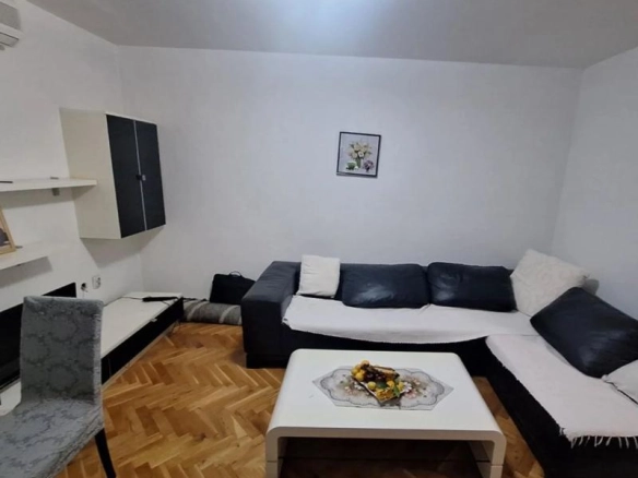 Izdavanje: Dvosoban stan 70 m² na drugom spratu – Stari aerodrom, Podgorica