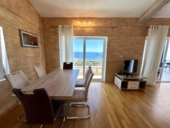 Penthaus 105 m² sa terasom i pogledom na more – Petrovac, Budva