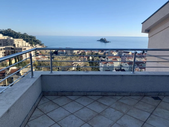 Penthaus 105 m² sa terasom i pogledom na more – Petrovac, Budva