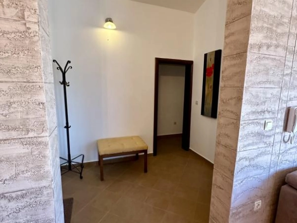 Penthaus 105 m² sa terasom i pogledom na more – Petrovac, Budva