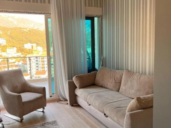 Dvosoban stan 120 m² sa pogledom na more i planine – Bečići, Budva